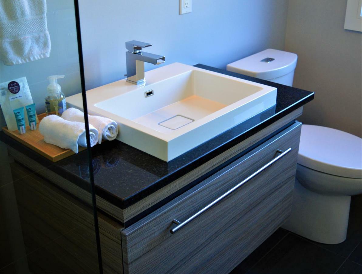 Simply Luxury Stays Ottawa Exterior photo